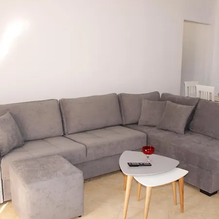 Elmar Apartment *