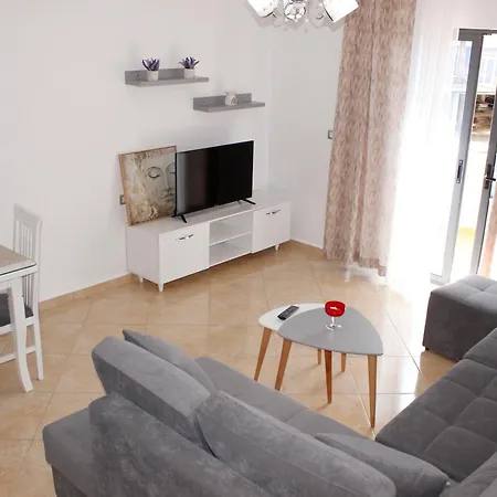 Elmar Apartment *